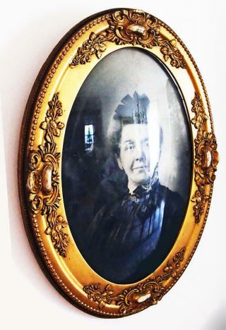 Antique Bubble Convex Glass Oval Frame W/ Charcoal Portrait Of Lady Antique 25 "