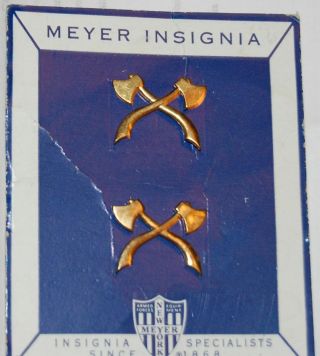 MEYERS US NAVY CARPENTER INSIGNIA ON CARD 3