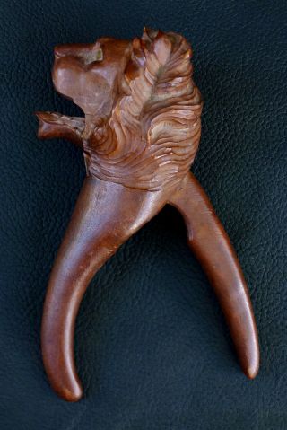 Vtg Antique Black Forest Carved Wood Lion Figural Nutcracker W/ Glass Eyes