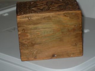 ANTIQUE FOLK ART CARVED MAHOGANY WOOD SNUFF BOX MADE WITH PEGS 4