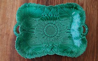 Wedgwood green Majolica platter 1 chip basket and leave design OPV C 4