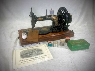 ANTIQUE VINTAGE SINGER FAMILY 12 FIDDLEBASE HAND CRANK SEWING MACHINE 1876 8