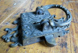 ORNATE ANTIQUE ICE BOX DOOR LATCH in BRASS Pat.  1899 2