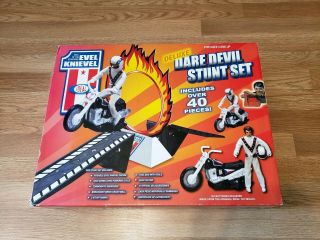 Evel Knievel - Deluxe Dare Devil Stunt Set - 2005