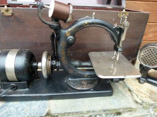 Antique Willcox & Gibbs Sewing Machine w/ Instructions and Pedal 9