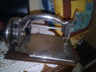 RARE ANTIQUE SALTER ' S IDEAL 1ST MODEL - MODEL A SMALL HAND CRANK SEWING MACHINE 2