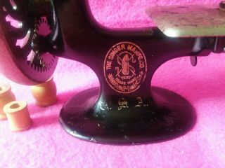 Vintage Wooden Handle Hand Crank Miniature Cast Iron Singer Sewing Machine 2