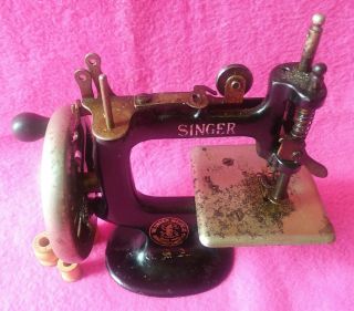 Vintage Wooden Handle Hand Crank Miniature Cast Iron Singer Sewing Machine 3