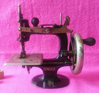 Vintage Wooden Handle Hand Crank Miniature Cast Iron Singer Sewing Machine 6