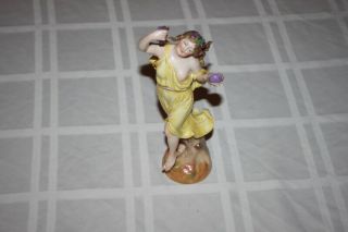 Porcelain Capodimonte German Lady Figurine Eating Grapes Yellow Dress Quality