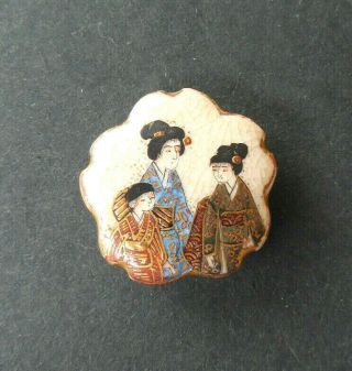 Antique Satsuma Porcelain Button With Mother & 2 Children Fluted Edge 7/8 "