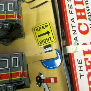 Vtg THE SANTA FE ' S CHIEF TIN LITHO FRICTION TRAIN w/SIGNALS SET Orig BOX 6