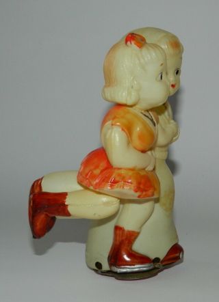 VINTAGE & RARE CELLULOID ICE SKATERS WIND UP TOY OCCUPIED JAPAN 50 ' s. 3