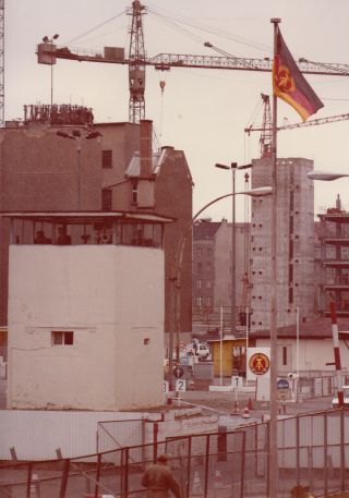Cold War Photo 1985 West & East German Border With Checkpoint 16