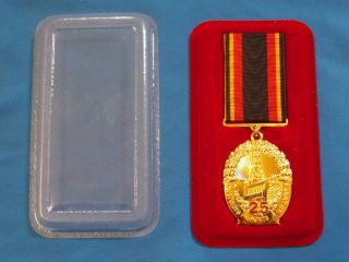 2011 Ukrainian Post - Soviet 25 Years Liquidator Of Chernobyl Medal Badge
