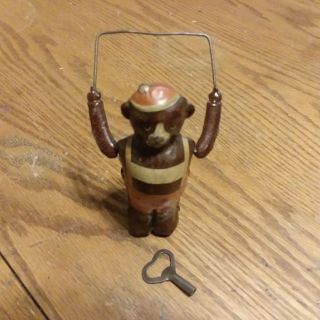 RARE 1940s MECHANICAL WIND UP LITHO TIN BEAR JUMPING ROPE WITH KEY GERMANY 8