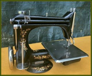ANTIQUE SINGER MODEL 24 RED BERRY - CHAIN STITCH SMALL SEWING MACHINE 7