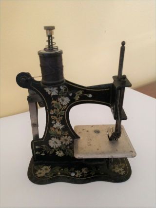 Muller 1B Hand Crank Antique Toy Sewing Machine in Fantastic 2