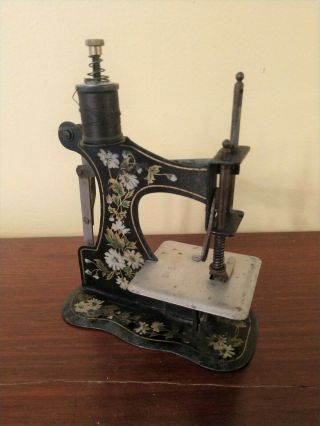 Muller 1B Hand Crank Antique Toy Sewing Machine in Fantastic 3