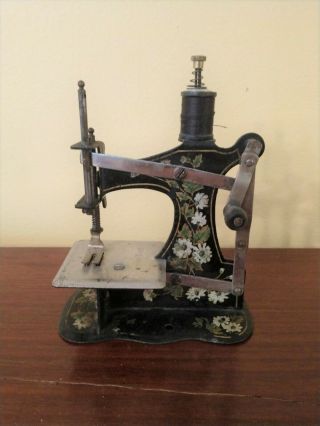 Muller 1B Hand Crank Antique Toy Sewing Machine in Fantastic 4