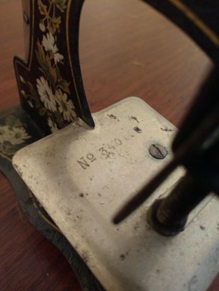 Muller 1B Hand Crank Antique Toy Sewing Machine in Fantastic 5