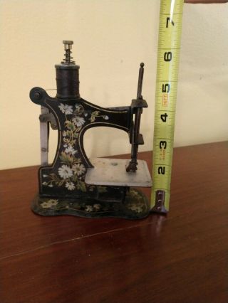 Muller 1B Hand Crank Antique Toy Sewing Machine in Fantastic 6