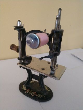 Foley & Williams MIDGET Hand Crank Toy Miniature Cast Iron Sewing Machine 1900s 3