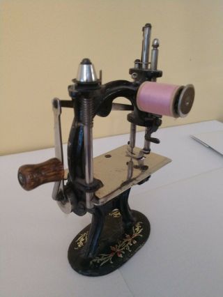 Foley & Williams MIDGET Hand Crank Toy Miniature Cast Iron Sewing Machine 1900s 4