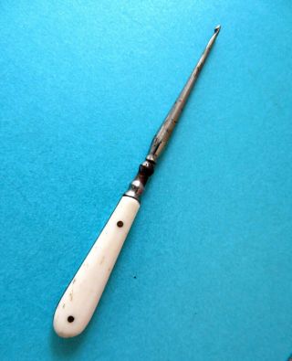Antiquecow Bone Handle Crochet Hook.  Sewing.  3&5/8ths Inches Long