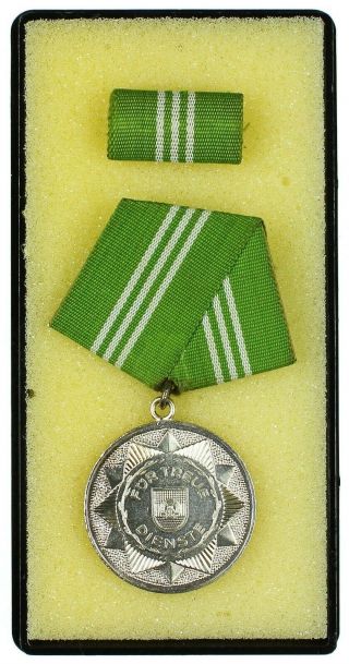 East German Gdr Military Army Silver Medal For 10 Years Of Faithful Services
