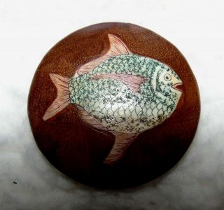 Vintage Scrimshaw Wooden Chinese Fish Button 1012