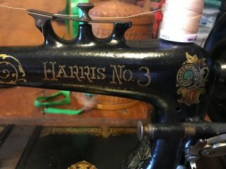 1903 Harris No.  3 Hand Crank Sewing Machine Made In USA 3/4 Size Case 2