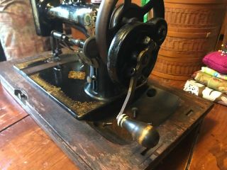 1903 Harris No.  3 Hand Crank Sewing Machine Made In USA 3/4 Size Case 4