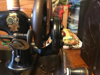 1903 Harris No.  3 Hand Crank Sewing Machine Made In USA 3/4 Size Case 5