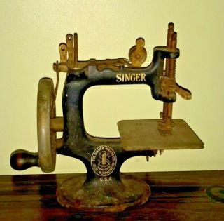 Antique Miniature Singer Sewing Machine Pre - 1930