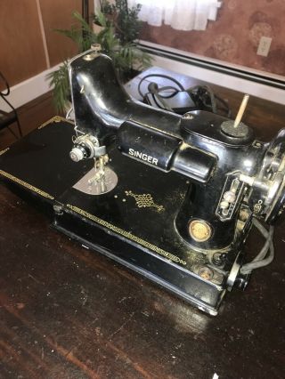 Vintage Singer Sewing Machine Feather Weight