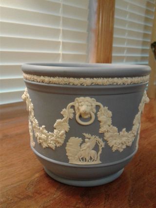 VINTAGE WEDGWOOD BLUE JASPERWARE CACHE POT PLANTER ENGLAND LION GREEK MOTIF 2