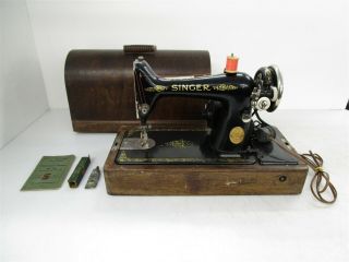 1922 Antique Singer 99k Sewing Machine Serial No.  Y723895 W/ Case