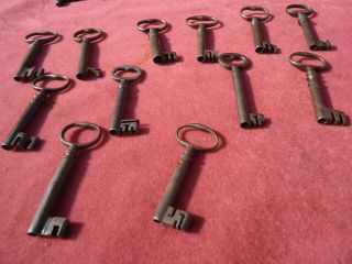 12 x 18th/ 19th Century Antique Chest / Cabinet Keys Kidney Shaped Bows Set 9 2