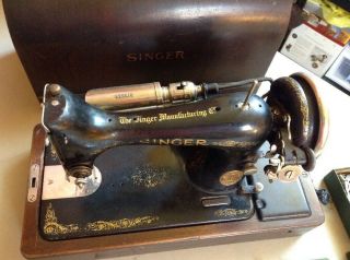 VINTAGE ANTIQUE NO.  99 SINGER PORTABLE SEWING MACHINE IN BENT WOOD CARRYING CASE 8