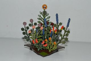 Prewar Britains Miniature Garden - Flower Bed With Nine Flowers