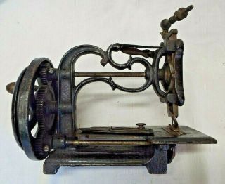 OLD Antique 1860 ' s ENGLAND TYPE SEWING MACHINE CAST IRON Charles Raymond 6