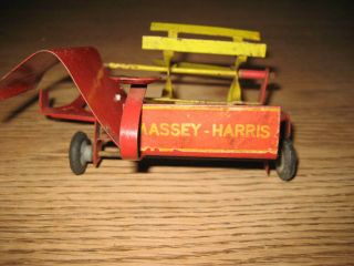 BP LEGETØJ - BRØDRENE PETERSEN - DENMARK - TINPLATE - MASSEY HARRIS HARVESTER - 1940s. 4