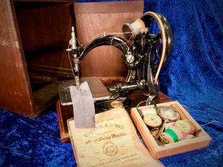 Antique Vintage Old Willcox & Gibbs Handcrank Sewing Machine,  Serial A462392