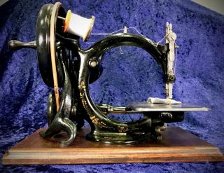 ANTIQUE VINTAGE OLD WILLCOX & GIBBS HANDCRANK SEWING MACHINE,  SERIAL A462392 2
