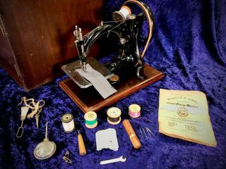 ANTIQUE VINTAGE OLD WILLCOX & GIBBS HANDCRANK SEWING MACHINE,  SERIAL A462392 4