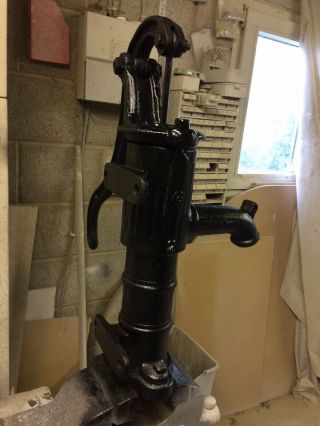 Cast Iron Garden Hand Pump,  Vintage Style Cast Water Pump 3