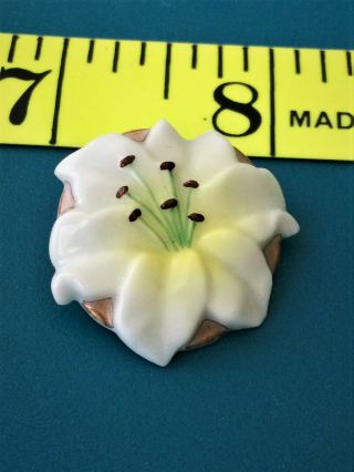 Vintage Realistic Toshikane Japan Arita Porcelain Lily Button - 1 1/16 "
