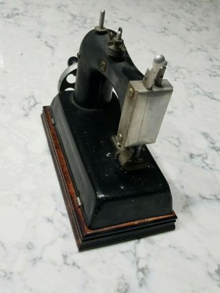 1940s Artcraft Junior Miss Metal Hand Crank Sewing Machine Toy West Haven CT 5