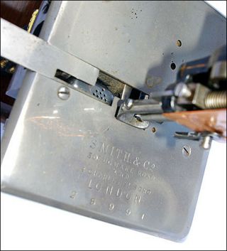 antique cast - iron hand - crank sewing machine 7